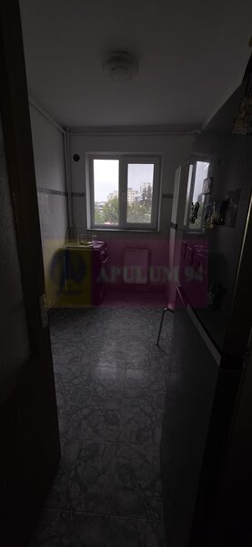 Apartament cu 3 camere de vanzare in Campina, central
