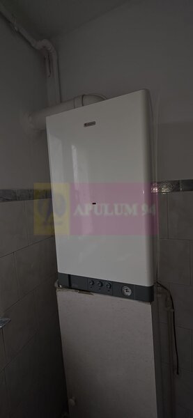 Apartament cu 3 camere de vanzare in Campina, central
